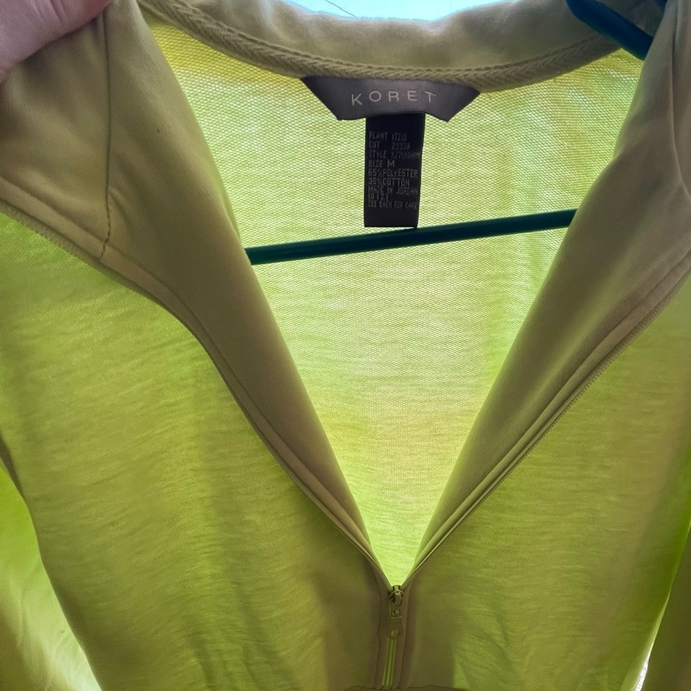This is the most gorgeous green and I can’t get it to show on my phone!!